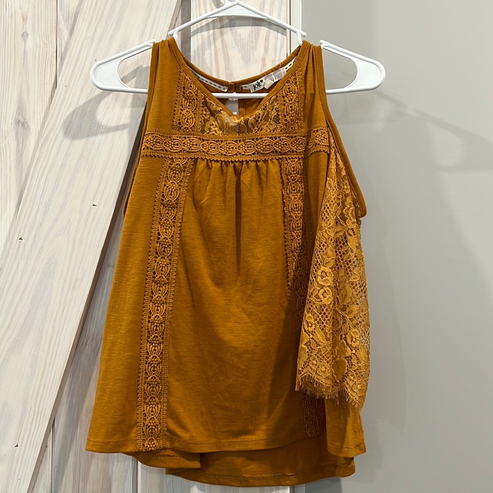 Cold shoulder lace  sleeve top
